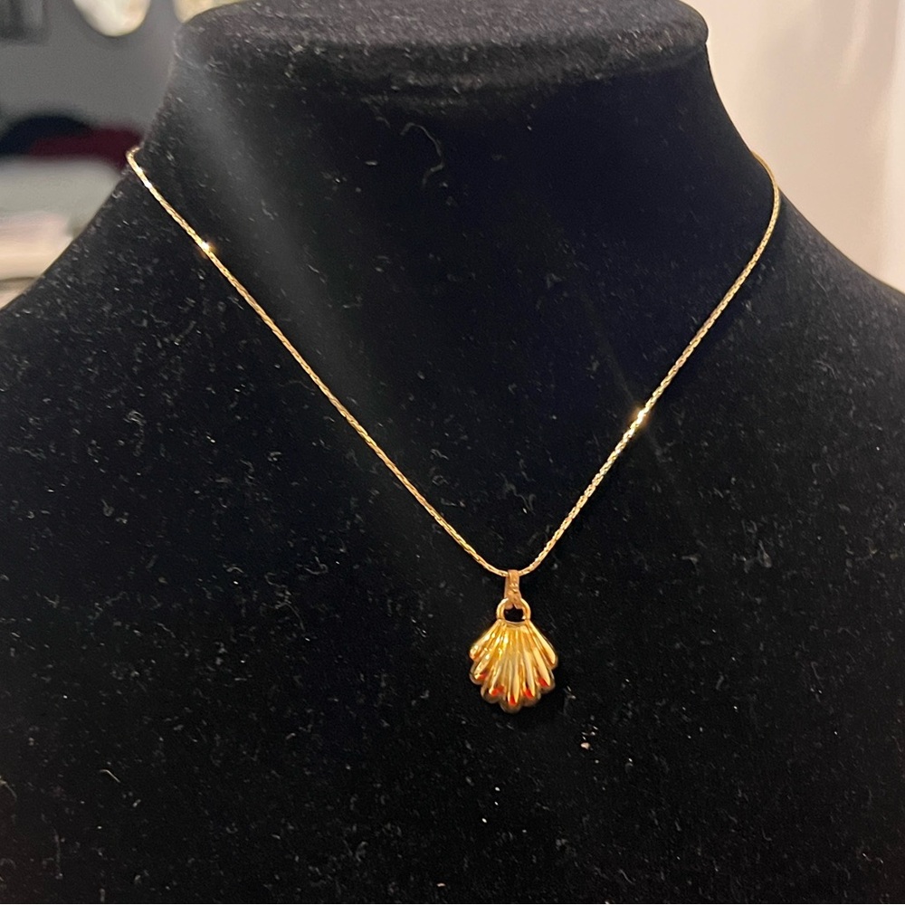 Monet Gold Shell Pendant Necklace